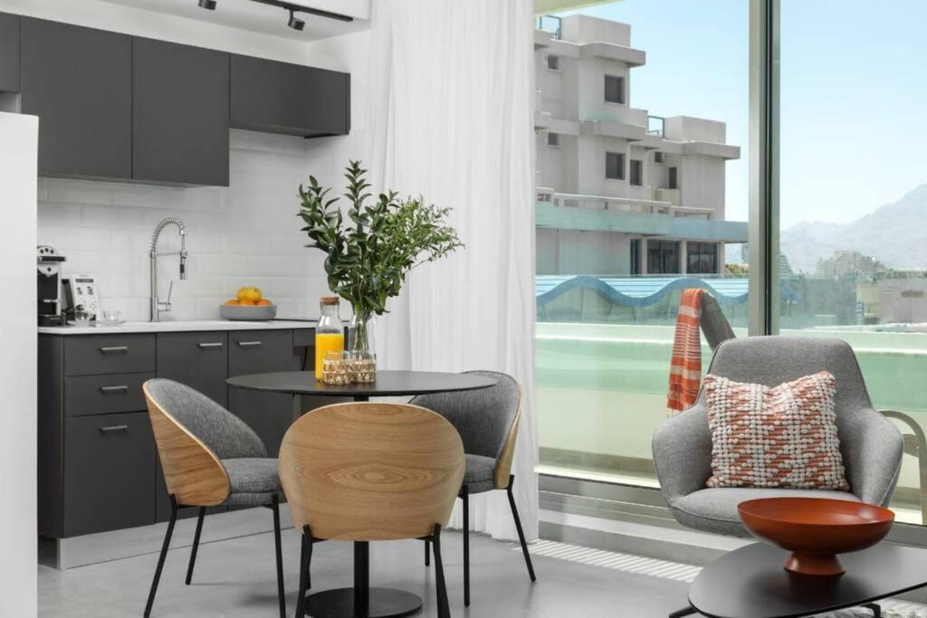 Apartment דירה מרווחת ושקטה 100 מטר מהים - By Edom *